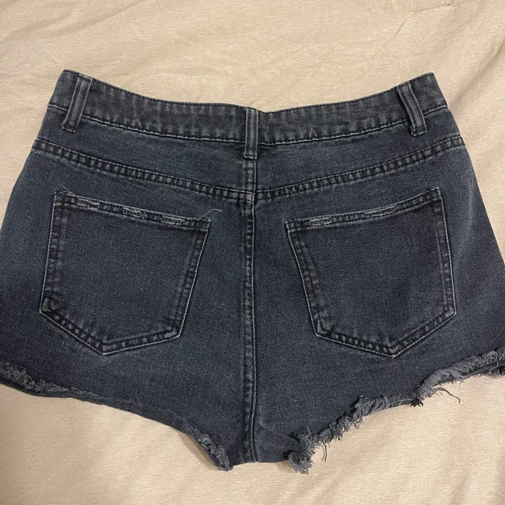 Distressed black jean shorts - Picture 2 of 2